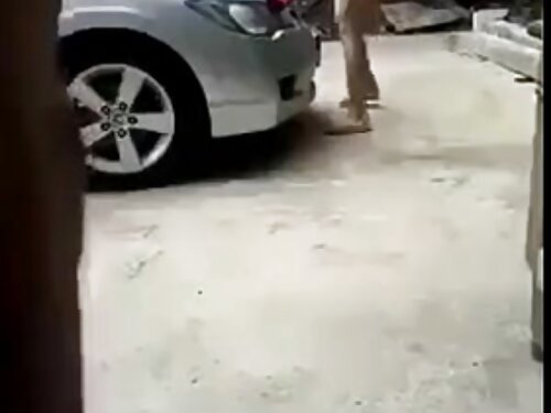 Una rubia frágil sal ...