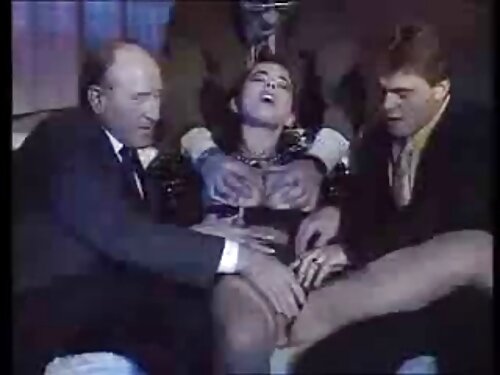 Mujer madura con jov ...